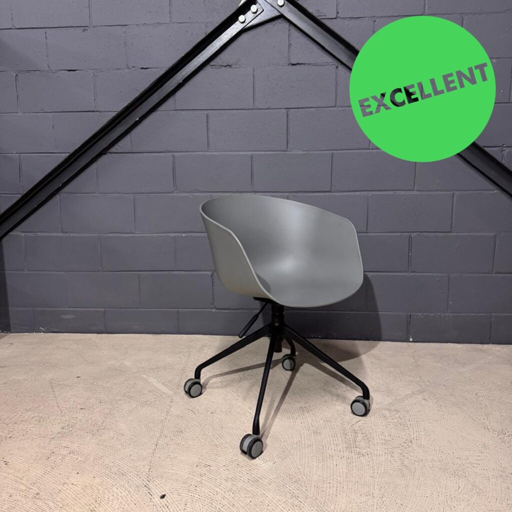 Used Armchair Grey Poly Shell 4 Star Castor Blk